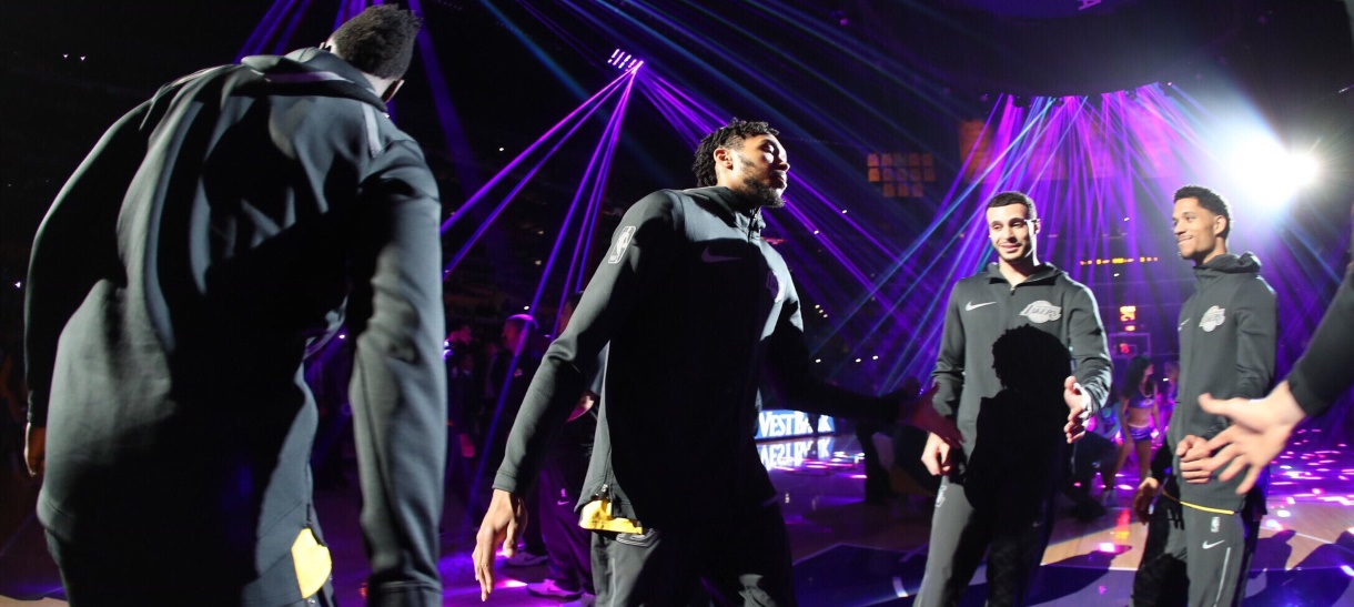 Embalado, Lakers recebe Spurs no Staples Center