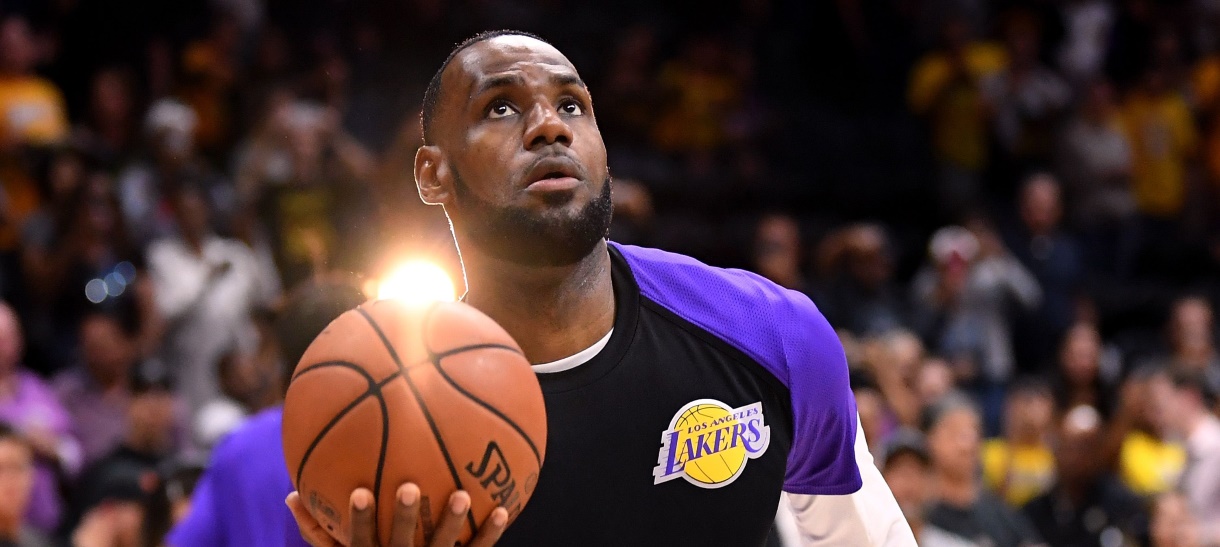 Ainda na estrada, Lakers busca vitória contra Nets