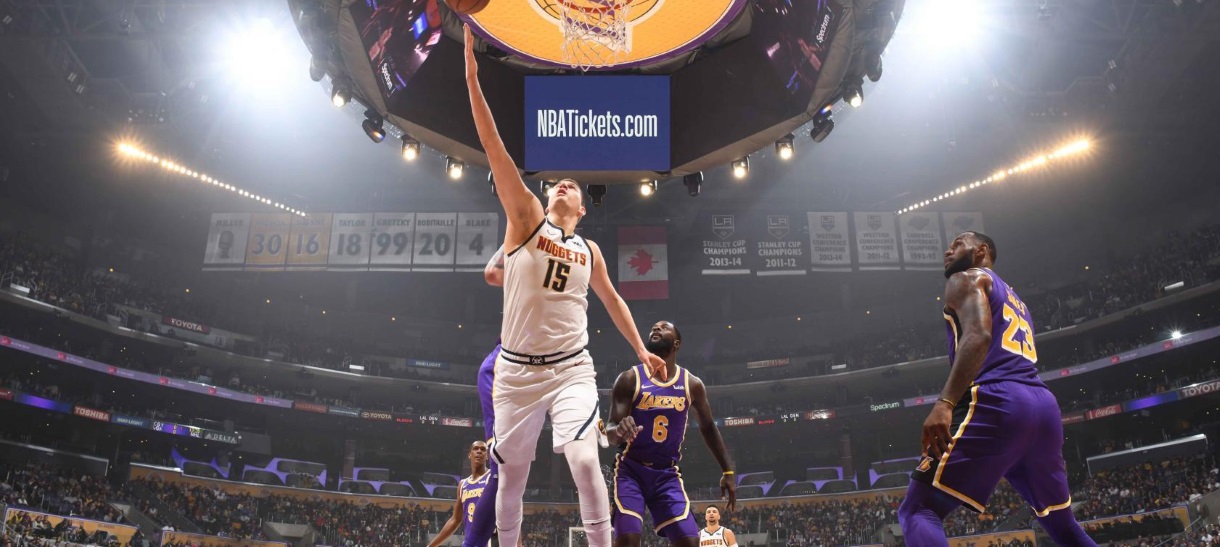 Lakers não defende e perde para o Nuggets