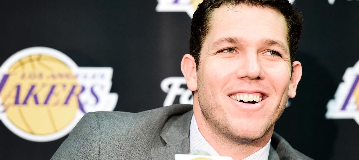 Lakers comprometido a construir elenco no estilo de Luke Walton