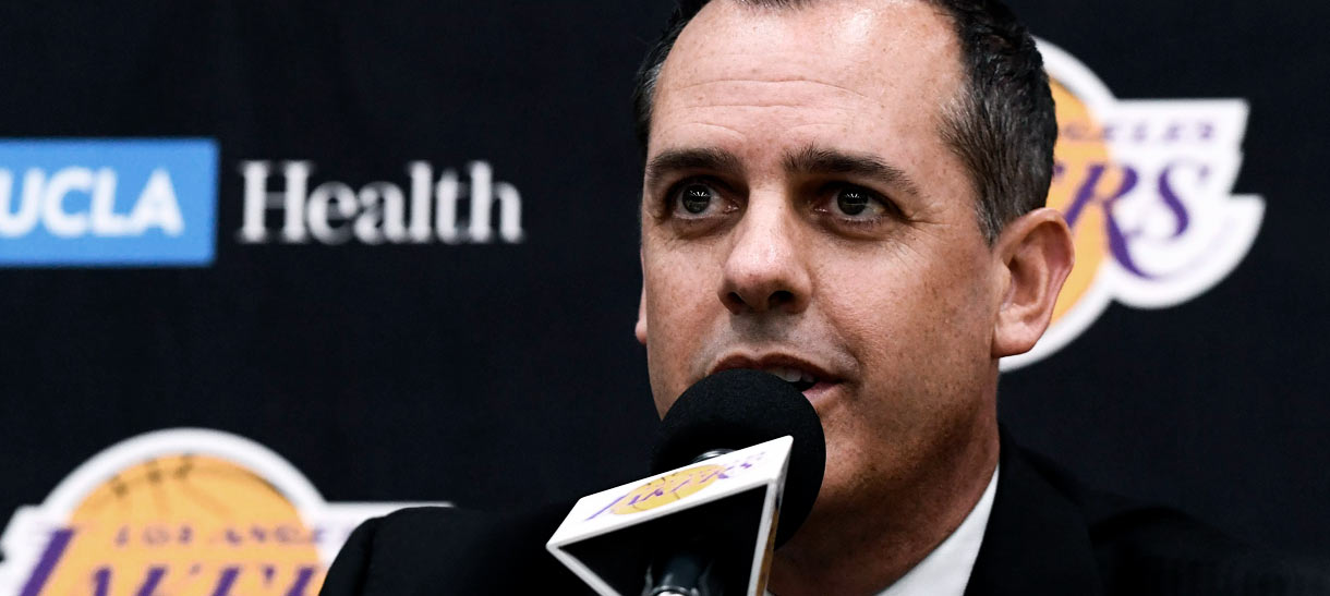 Frank Voguel tem boas opções para seu quinteto titular