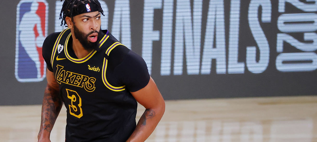 Anthony Davis faz mistério sobre futuro com o Lakers