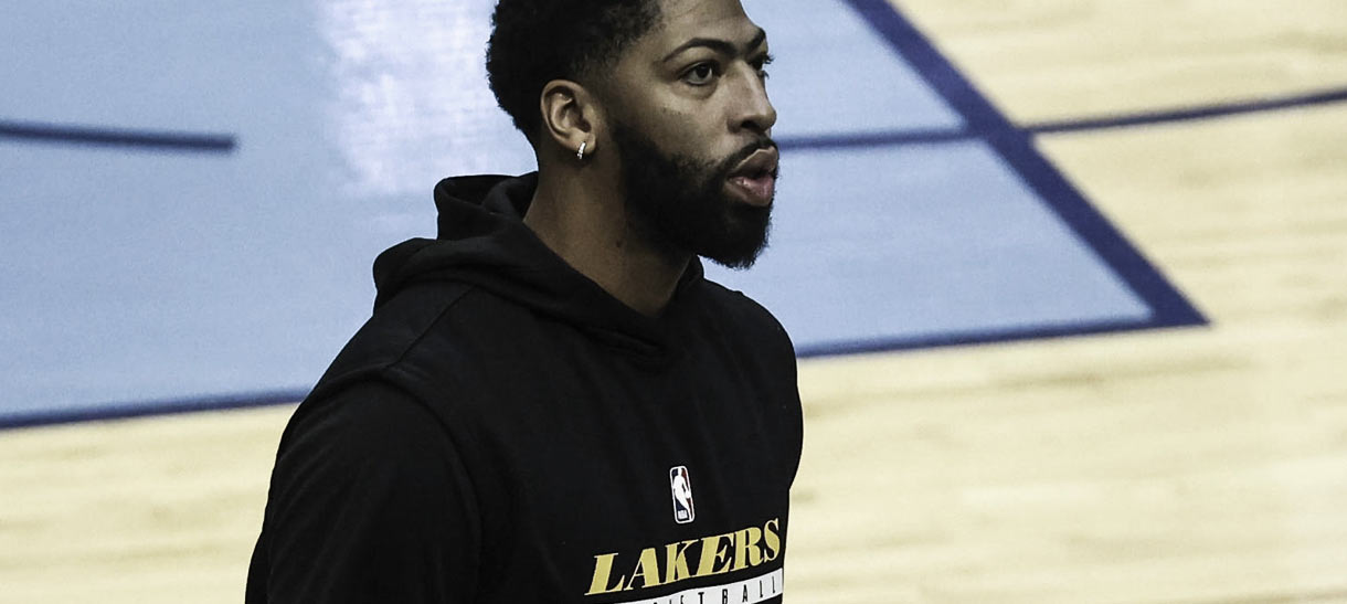 Precisamos nos preocupar com mais uma lesão de Anthony Davis?