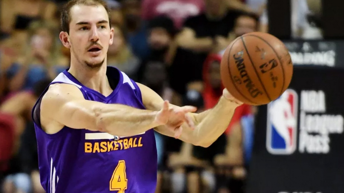 Alex Caruso assina com South Bay Lakers