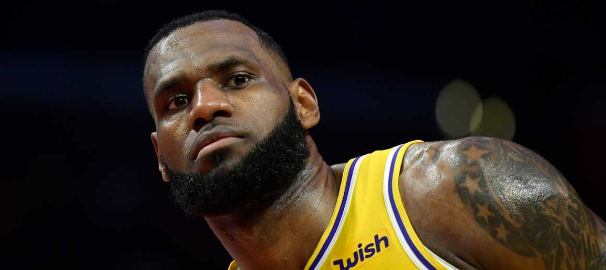 Lakers encara Clippers em confronto direto para se manter vivo