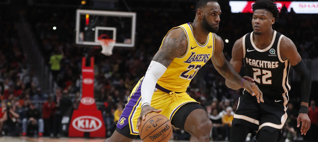 Lakers vence Hawks e mantém série invicta na estrada