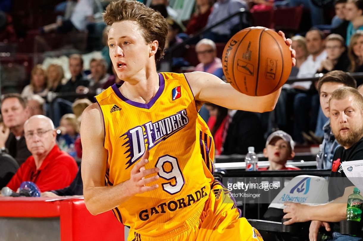 Armador do South Bay Lakers assina contrato com o Hawks