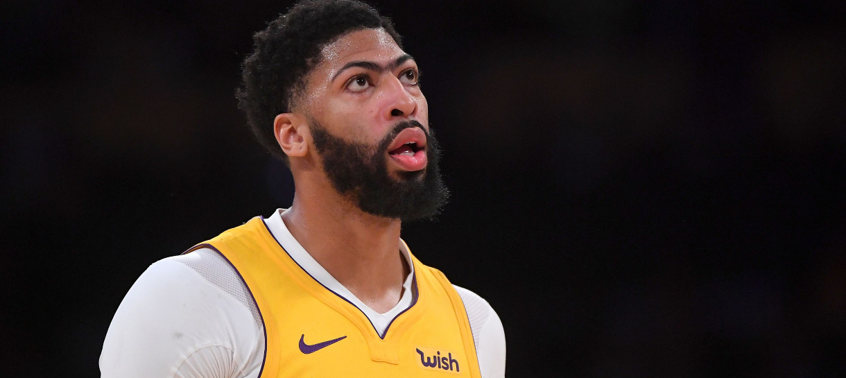 Frank Vogel dá atualização sobre lesão de Anthony Davis