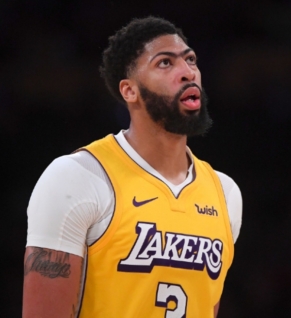 Frank Vogel dá atualização sobre lesão de Anthony Davis