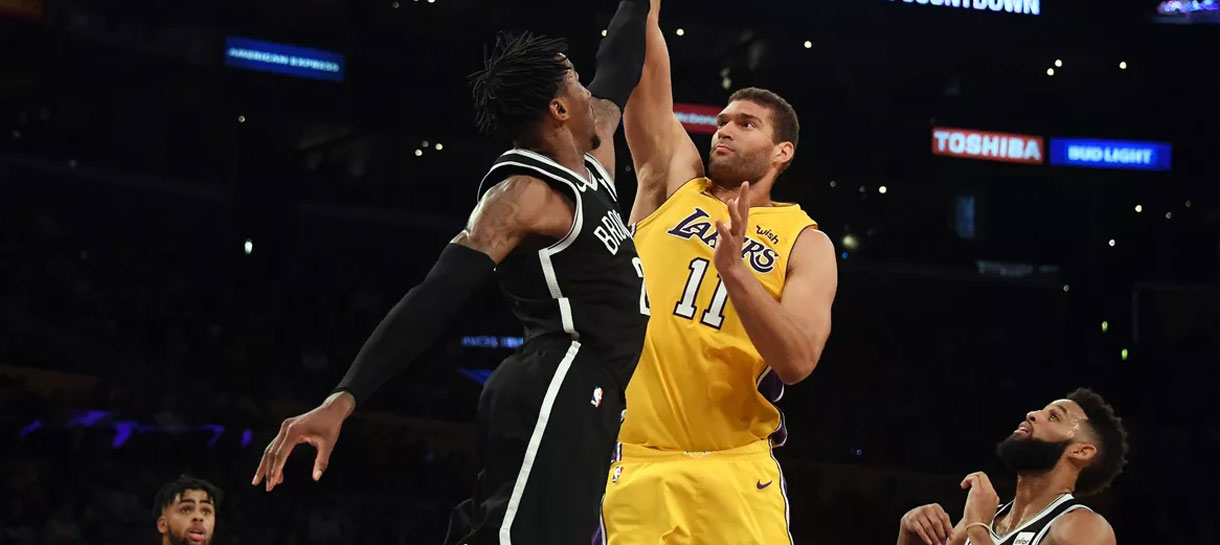 Lakers bate Nets em grande noite de Lopez