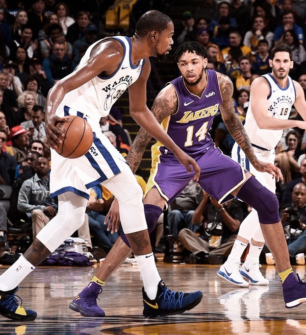 Lakers luta mas acaba sendo derrotado pelo Warriors em Oakland