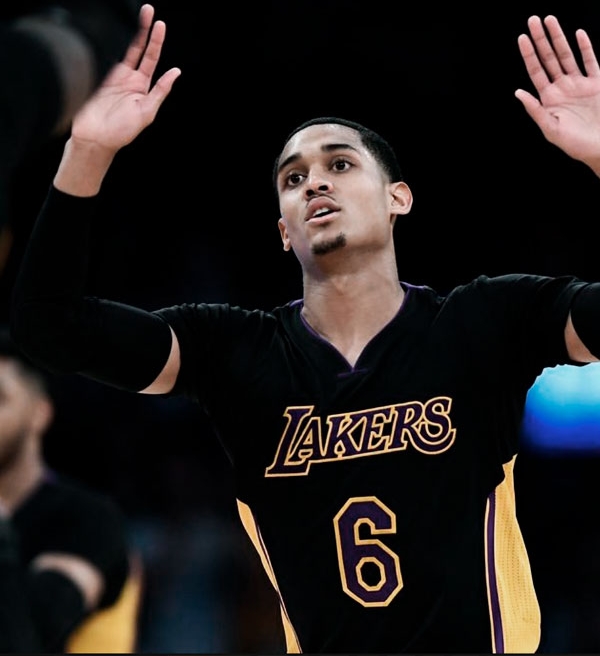 Por uma troca por Clarkson, Lakers pode abrir mão de outro jogador