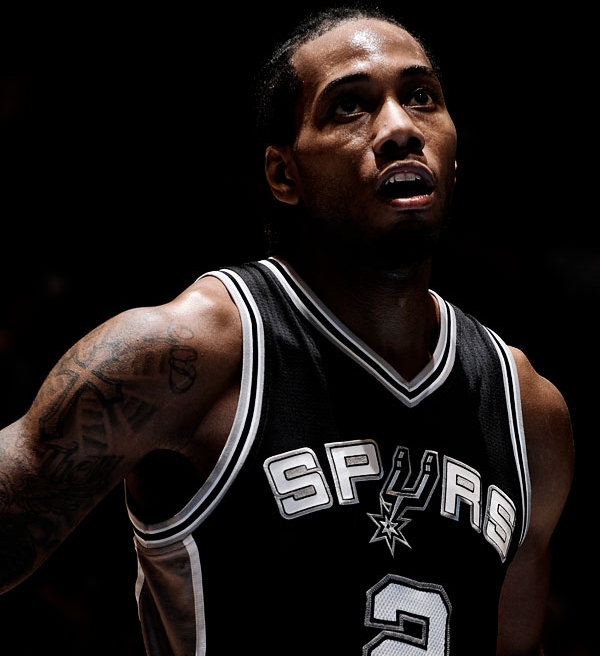 Lakers e Spurs conversam por Kawhi