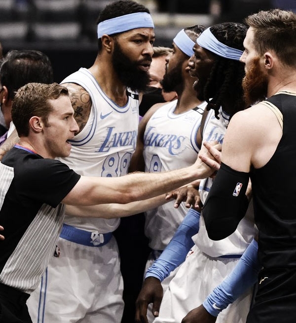NBA: Lakers atropela Raptors em jogo com briga e chuva de bola de três pontos