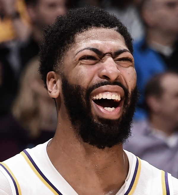 NBA: Anthony Davis reage no Instagram a comentários do técnico Steve Kerr