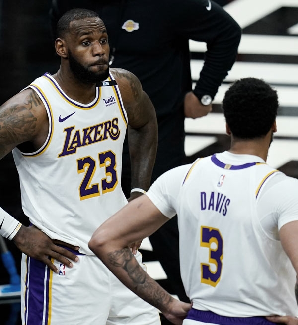 NBA: LeBron reage a má atuação de Davis na estreia do Lakers nos playoffs