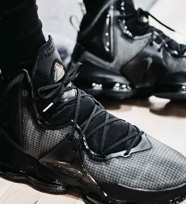 NBA: LeBron James apresenta uma nova versão do Nike LeBron 19