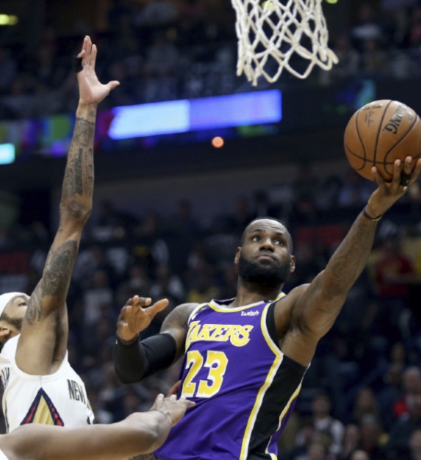 Lakers bate Pelicans após grande duelo entre LeBron e Zion